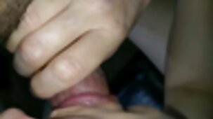 Une fille douce dans un porno fait maison video amateur et sexe amateur en streaming suce un boulon et laisse éjaculer dans son vagin