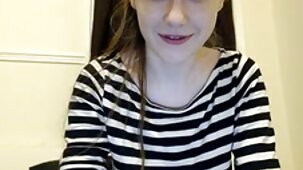 Georgie s'amuse avec ceux-ci pour le petit-déjeuner et le déjeuner gratuit video xxx